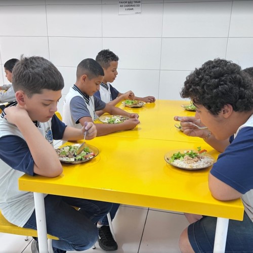 Refeições nutritivas para 3.458 alunos fortalecem saúde e aprendizagem em Pinheiral